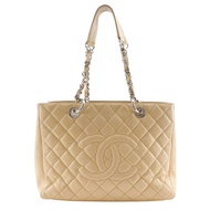 二手香奈兒 (Chanel) Grand Shopping Tote GST Matelasse Chain Tote A50995，米色魚子醬紋皮革。可肩背或手提。 A4 尺寸。女士款。