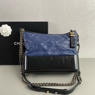 Chanel流浪包中號 海軍藍黑拼色牛皮 肩背包