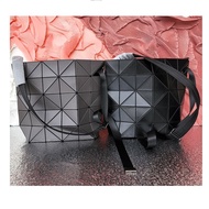 ▣ Issey Miyake Issey Miyake 5X6 Grid Crossbody Motorcycle Bag Rhombus Men's And Women's Large Shoulder Travel Bag