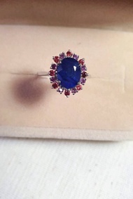 藍寶石戒指， 銀，鍍 18k 白金