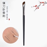 Sloping Angle Sharp Eyeliner Brush Eyebrow Brush Angle Eyelid Down to Lying Silkworm Makeup Brush NN