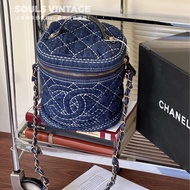 Chanel • 外縫線丹寧牛仔化妝包 可斜背