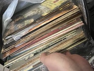 大量黑膠唱片，經典金曲