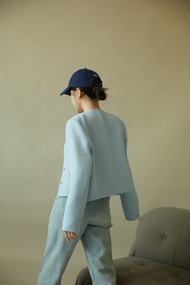 [ CHICAGO BLAZER ] ทรงคอกลม น่ารักมากก มาพร้อมกับผ้าทวิตเนื้อนุ่ม ใส่สบายมากๆเลยค่ะ ใส่คลุมได้ลุคจึ่