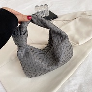 2024 Retro Knotted Handbag Woven Dumpling Bag Cloud Female Bag