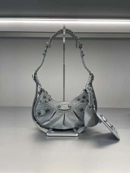Balenciaga Le Cagole 銀色腋下包