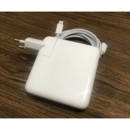 4pple iPh0ne M4cbook plus 61 watt USB c to C Woven Copotan Condition Like new