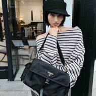 Prada Re-Nylon黑金大號郵差包 黑色 金扣 36*21*16  99新配件保卡 塵袋 說明書 購證