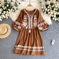 Phong Cách Bohemian Kỳ Nghỉ Đầm Nữ Dễ Thương Retro Thêu Loose系带 Tay Lồng Đèn Midi Đầm Xuân Thu Mùa Đ