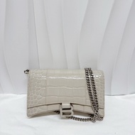 巴黎世家Balenciaga淺灰色牛皮鰐壓紋Hourglass沙漏WOC單肩包百搭色