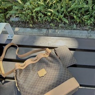 CELINE 復古凱旋門焦糖棕金扣水桶包