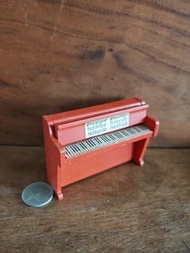 小木鋼琴擺設