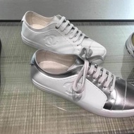 香奈兒經典休閒鞋經典鞋香奈兒銀白拼銀色運動鞋Chanel quilted sneakers 小白鞋購於台灣專櫃保證真品運動鞋香奈兒運動鞋chanel 運動鞋全新
