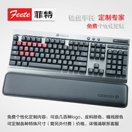 Genuine cortical keyboard keyboard tray on his hand holding the keyboard wrist support mechanical ke