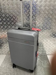 靚款盡在Fashiontrade：Swiss Alps 銀灰24吋行李箱旅行箱 41 x 25 x 66