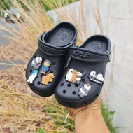 //Buy 1 get Free 2 Jibbitzs=50฿ // Crocs Classic Kid Size C7----J3 รองเท้าหัวโต ใส่ได้ทั้งเด็กผู้ชายและเด็กผู้หญิง รองเท้าแตะครอส์