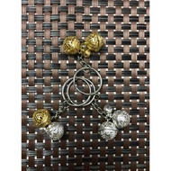 3-color keychain of three generations and three generations