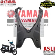 0COVER BORDES FOOT REST MIO GEAR 125 YAMAHA B3W-F7481-00