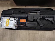 二手寄賣 9成新 WE M4A1 全金屬 電動槍 1槍1匣 含電池.充電器.槍袋.BB彈