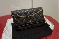 全新CHANEL WOC 19B 金扣菱格皮穿鏈鏈條肩帶 發財包口蓋包麻將包 顆粒牛皮材質金色五金 斜孭袋 黑色AP0250-Y01864-C3906