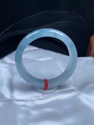 【Premium Jadeite】冰藍晴底飄花 翡翠平安鐲 55.8mm 種老起光 附證書 Type A Jade