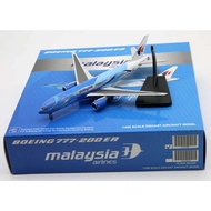 ของขวัญเครื่องบินสะสมโลหะผสม 1:400 JC Wings XX4485 เครื่องบินโบอิ้ง B777-200 ของสายการบินมาเลเซีย รุ