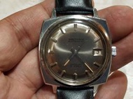 瑞士WALTHAM自動男古董錶，表徑35.2不含把頭，剛洗油保養，跳曆走時正常，惟日曆快調輪缺失，不能快調日曆，慢調日曆