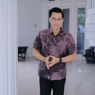 UNGU KATUN KEMEJA Men's batik Shirt original Short Sleeve Floral Print Sogan Latest soft Purple Cotton Material With Tricot Layers For Office Uniforms Celebration Uniforms