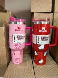 史丹利Stanley x Hello Kitty聯名 珠光細閃冰霸杯 不鏽鋼保溫杯 大容量800ml 戶外保溫瓶 水杯 水壺