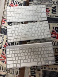 Apple 🍎 keyboard 蘋果鍵盤 model A1314 / A1644 x 2 keyboards silver white 銀白色