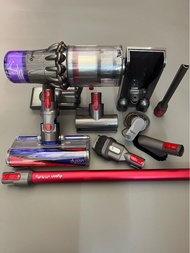 （終身售後)Dyson v11 fluffy 無線吸塵機一套，保證原裝正品， 整套經深度清潔消毒，原廠原裝電池續航45mins以上，吸力強勁，安全穩定性高，有門市有保養，購買信用度高