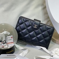 Chanel 黑色羊皮中銀包 XB258