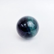 螢石球 6.3公分 山形千層 星空光 絲質 金紫銀青 綠螢石 紫螢石