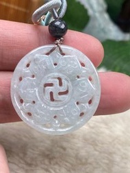 🦋香港🇭🇰現貨🛍🦋 📇 緬甸天然翡翠：鏤椌雕刻冰透六字大明咒🎁附伸縮頸繩 📏尺寸：33*厚3.4mm 📝證書 代辦香港九龍翡翠珠寶鑒定證書