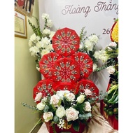 Set of 60 triangle gift boxes containing husband and wife cakes, chocolate, and wedding candy, size 