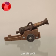 meriam mini antik jaman kolonial. berat 1,5 kg. panjang 23cm. Stok hanya ada satu. sebelum beli moho