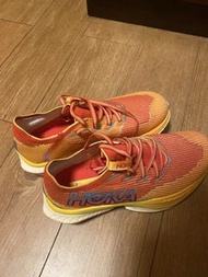 HOKA Cielo X1 碳板跑鞋
