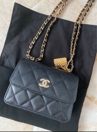 CHANEL WOC 23S 風琴吊墜 顆粒壓花 小牛皮 翻蓋包手拿包手提單肩斜挎包 小號 女款黑色 小廢包 mini bag  送禮 禮物 gift | AP3317-B10712-94305 | 