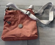 全新 Kipling 斜孭袋