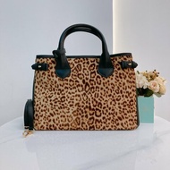 MS0695	Burberry 博柏利兩用包包 Banner Top Handle Shoulder Bag Calfskin Hair and Canvas Leopard