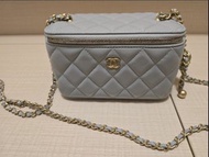 Chanel Vanity Case 鏈條包 (淺灰金球）