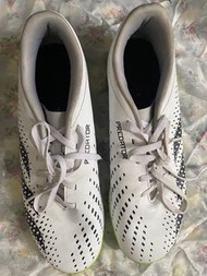 Adidas碎釘足球鞋