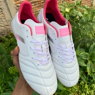 Icon.1 Football Boots Free Socks and Skin Deker