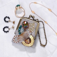 可作項鍊、可作包包吊飾，小巧精緻的珠飾刺繡口金包 68 灰色 紗布 飾品收納盒