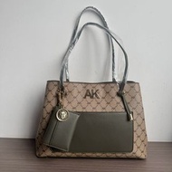 美國 ANNE KLEIN 啡色MONOGRAM皮革 配銀包 側咩袋