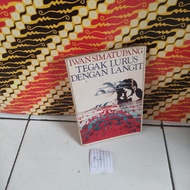 BUKU IWAN SIMATUPANG TEGAK LURUS DENGAN LANGIT