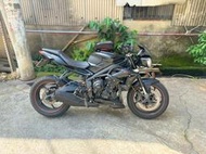 TRIUMPH STREET TRIPLE 凱旋675