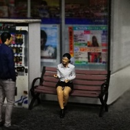 Figure 1 Women's Sitting64 Type 3 Diorama Diecast Miniature Hot Wheels Hobby Japan HJ Mini GT Kyosho