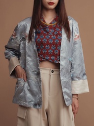 (JUN) CNY 2026 เสื้อเบลเซอร์ สีฟ้า ปักลายปลาทอง รุ่น Morin