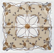 Fendi 古董絲巾  經典繩結、流蘇與金色飾牌 20 x 19.5 英吋